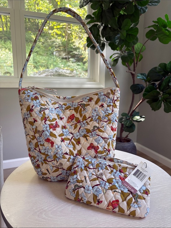 Vera Bradley Handbags - Vera Bradley Cream Floral Quilted Shoulder Bag with Wristlet
